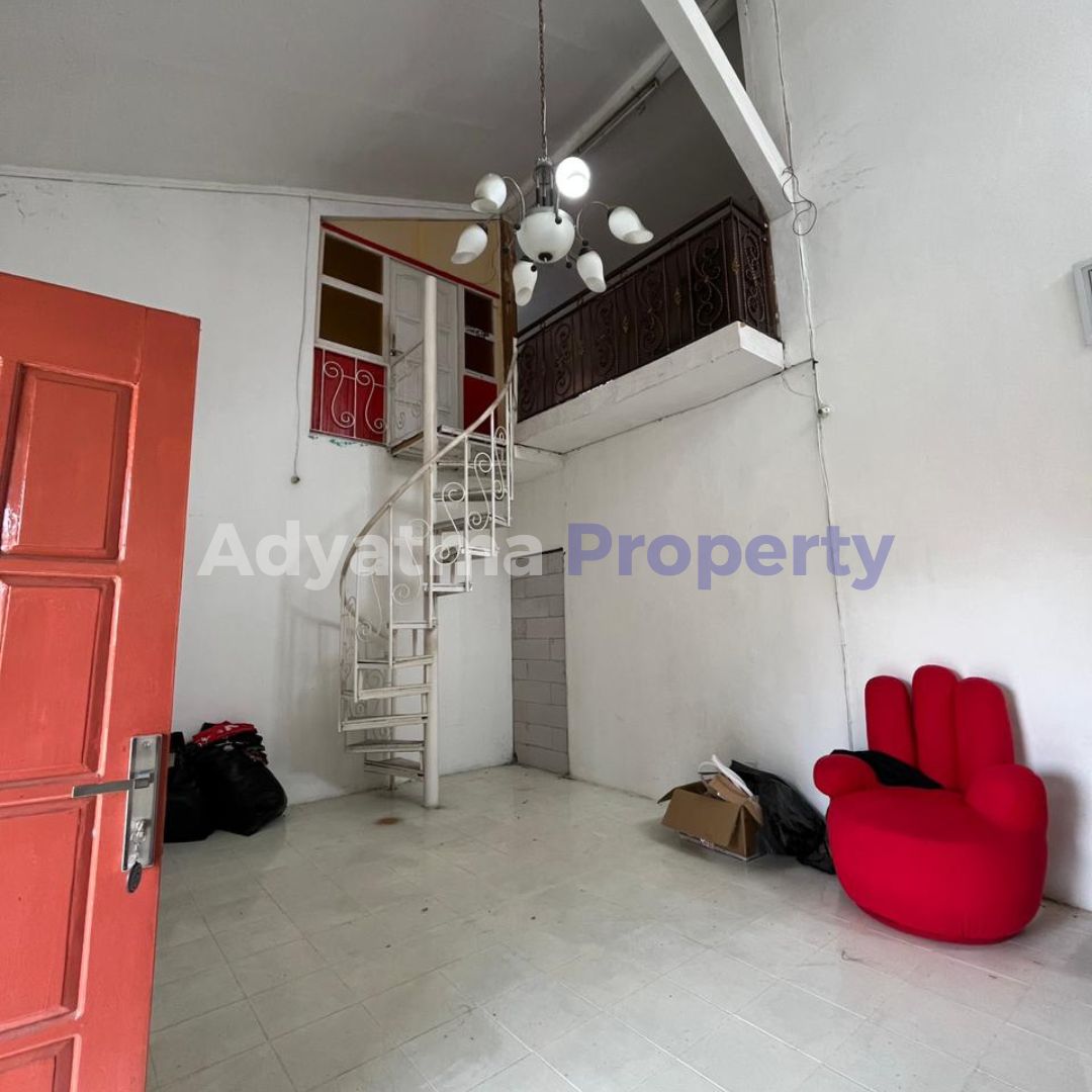 DIJUAL RUMAH DAN KOST OMSET BELASAN JUTA PERBULAN DI DEPOK SLEMAN